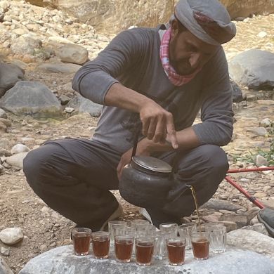 Guide preparing tea